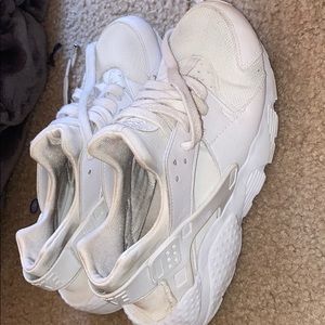 Nike whire huraches